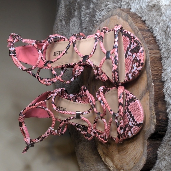 JUSTFAB ALL EYEZ ON ME Barbie PINK SNAKE SKIN CHUNKY HEEL SZ 8.5 - Picture 2 of 10